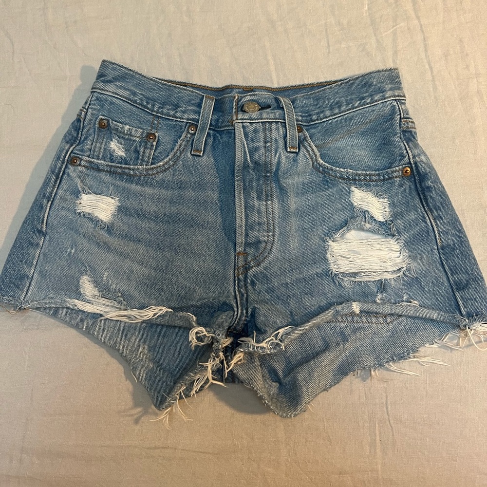 Levi's® Premium
501® HIGH RISE WOMEN'S SHORTS
